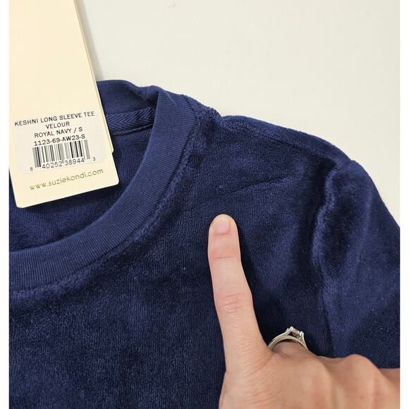 NWT (flaw) Suzie Kondi Keshni Long Sleeve Velour Navy crop sweater lounge small - Picture 3 of 8